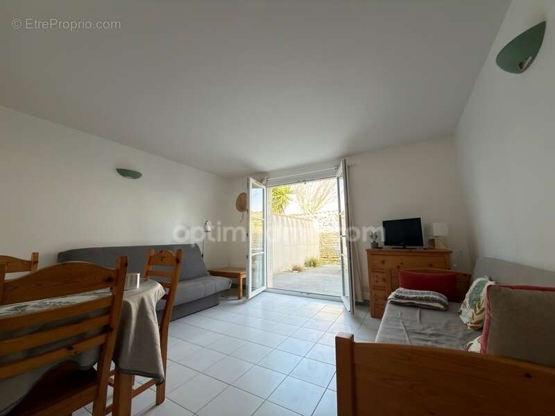 Appartement  avec extérieur clos de murs  au port de st martin de ré - photo 16