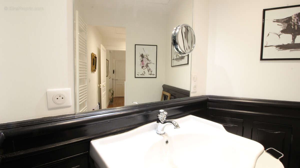 Bel appartement T2 avec ascenseur en centre-ville de Vichy avec cave et mansarde - photo 16