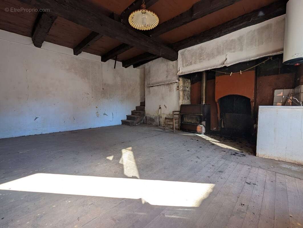 Maison à Rénover + Garage + Dépendance - photo 10