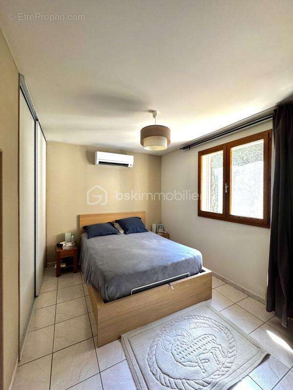 Maison à SAINT-LAURENT-DES-ARBRES