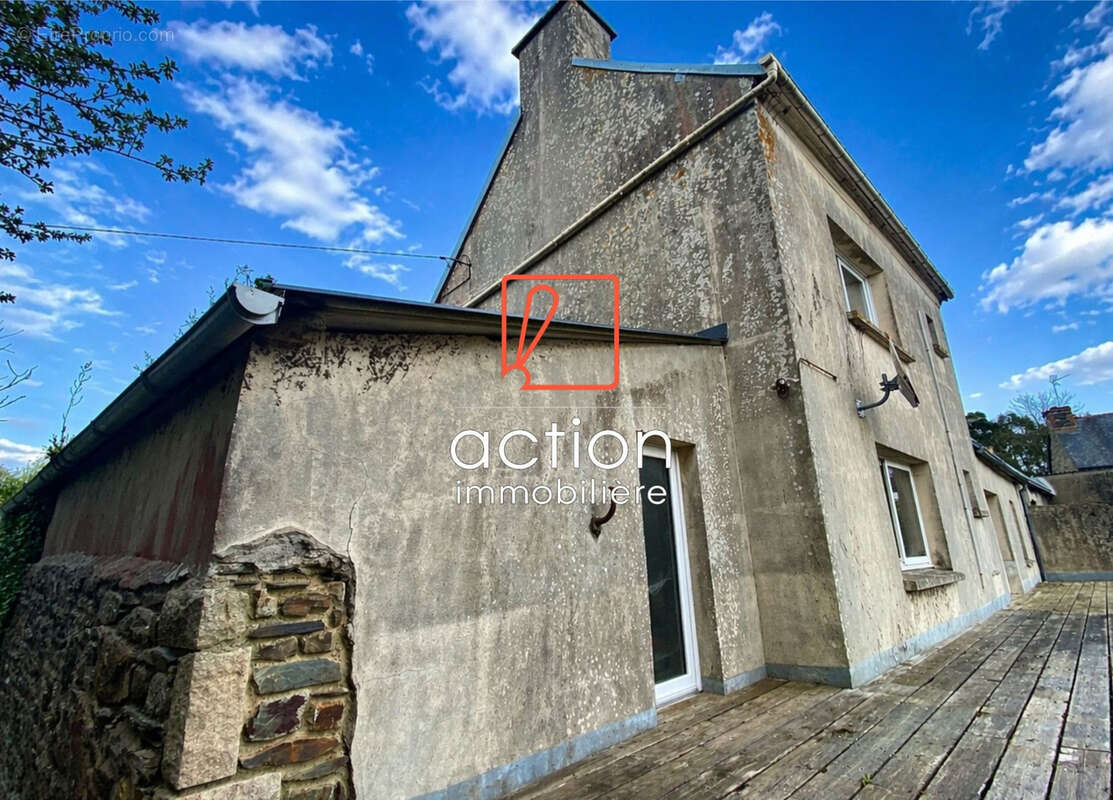 Maison à LA ROCHE-DERRIEN