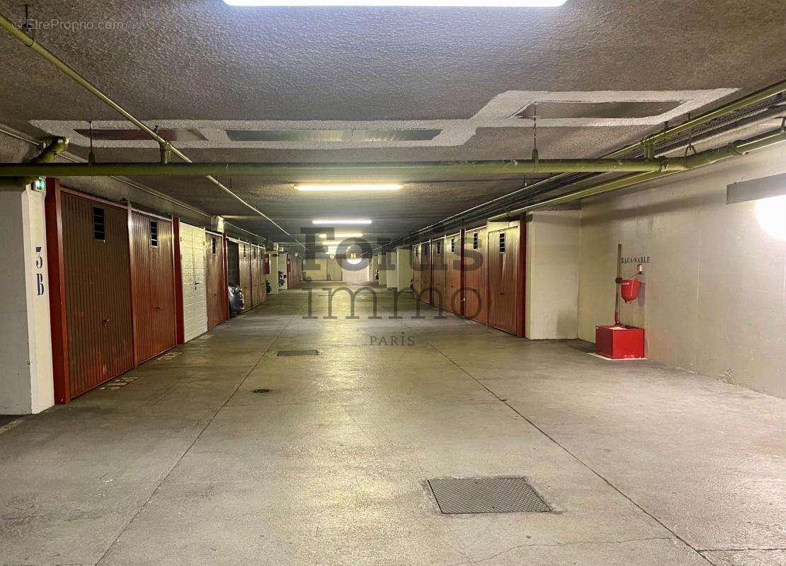 Parking à PARIS-3E