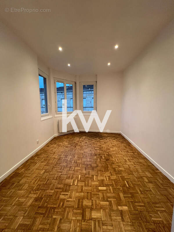 Appartement à LE CHAMBON-FEUGEROLLES