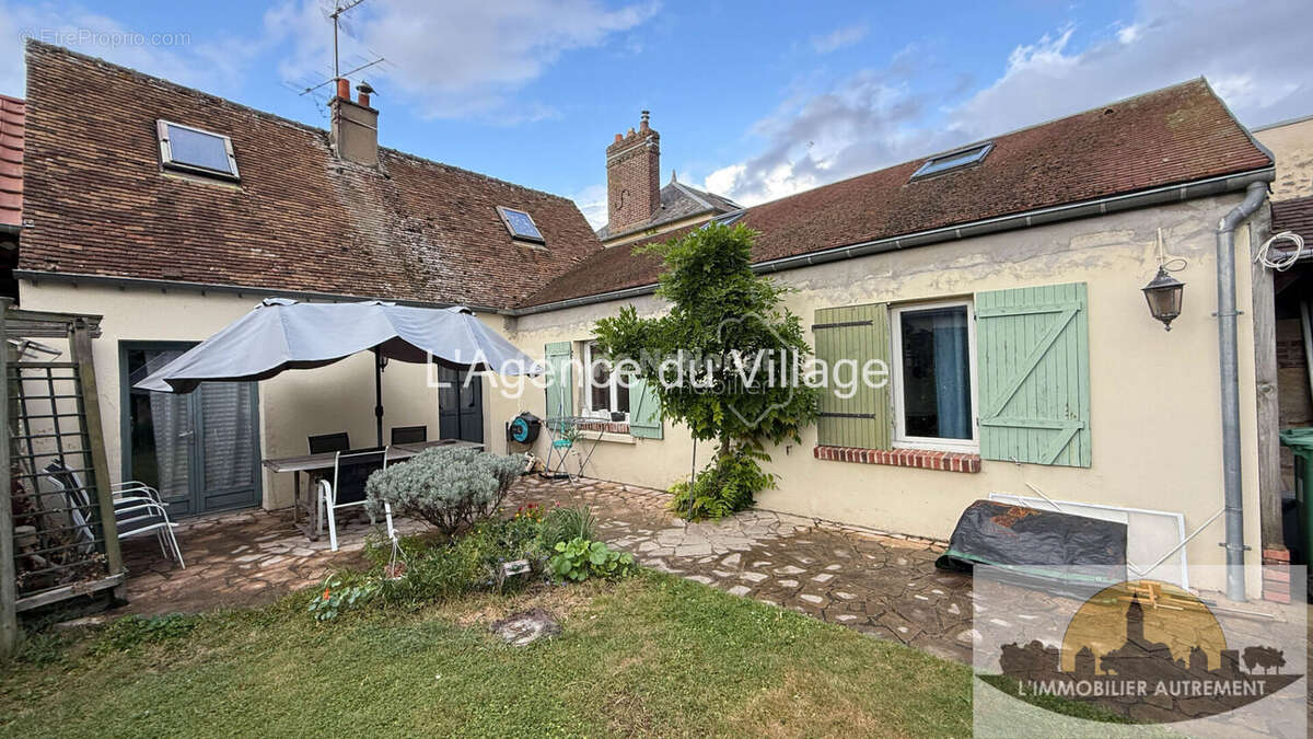 Maison à VILLENEUVE-LES-SABLONS