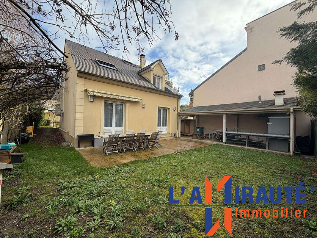 Maison à SARTROUVILLE