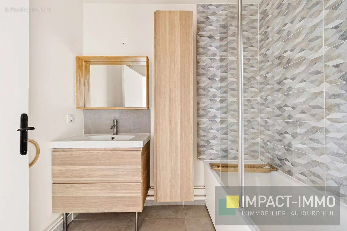 Appartement à COURBEVOIE