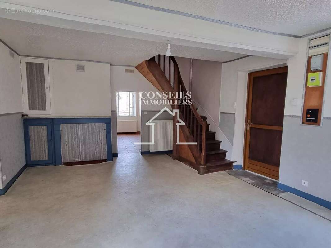 Maison à VILLENEUVE-SUR-YONNE