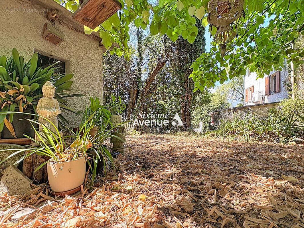 A vendre au Plan de Grasse - Maison atypique de 10 pièces ? 8 chambres ? Terrain de 360 m² - photo 5