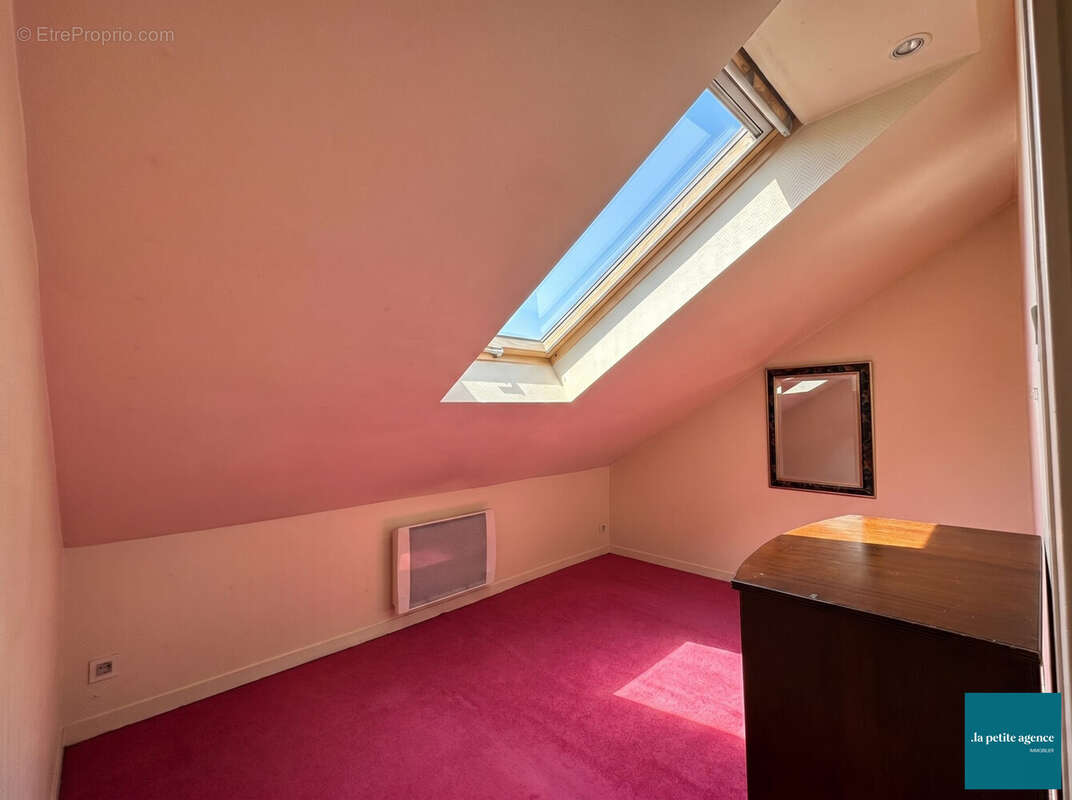 Maison 95 m² à Saint-Vaast-La-Hougue  - photo 8