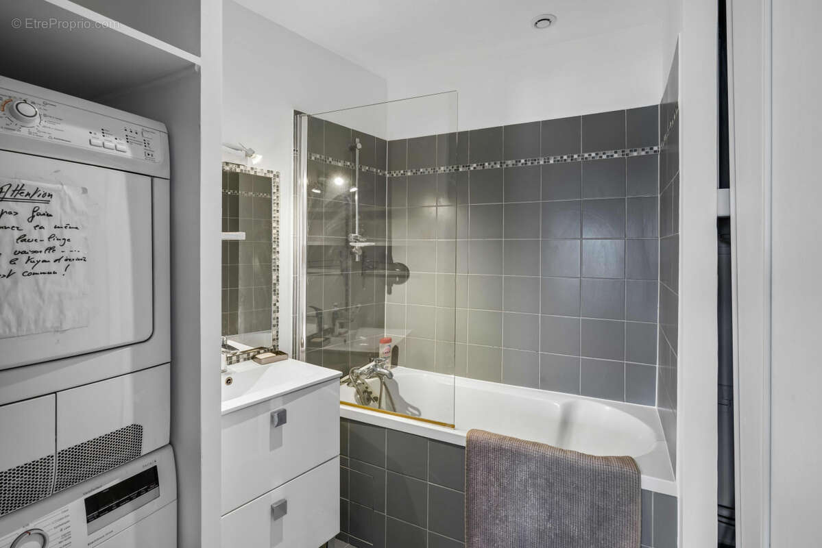 Appartement à PARIS-17E