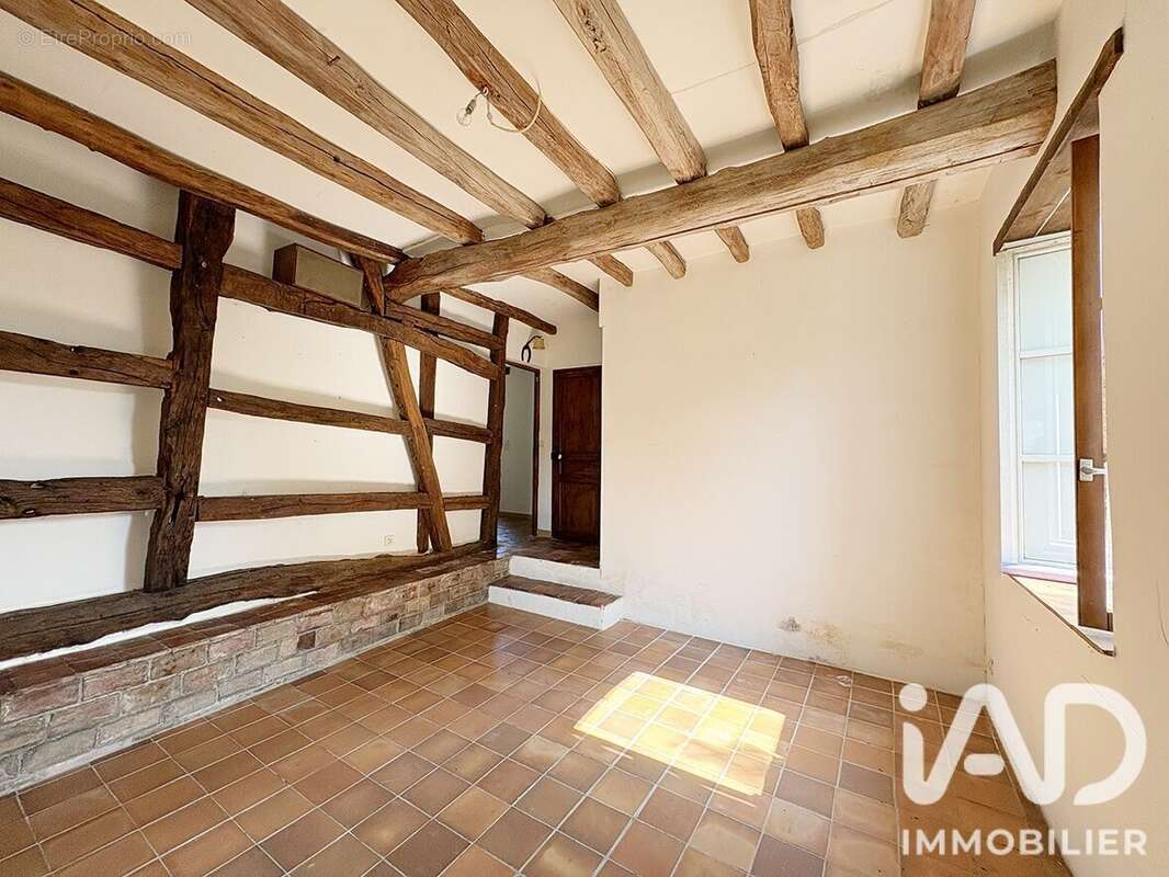 Maison 135 m² à Fontaines  - photo 7