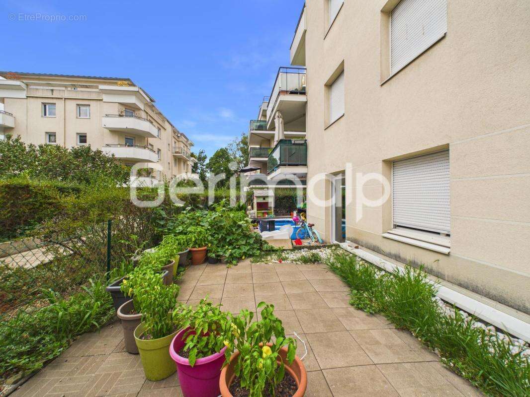 Vente - Appartement - 4 pièces + cuisine - 75 m² - 398 000 € - - photo 2