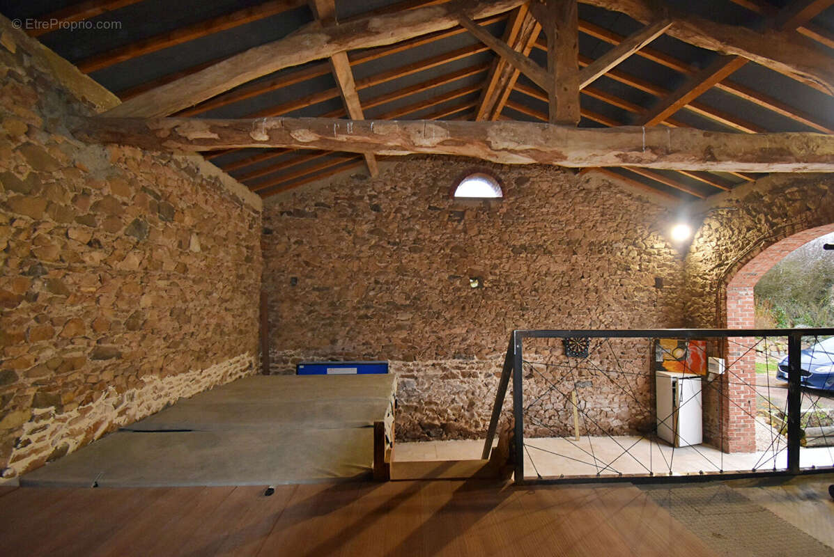 Maison à SAINT-PRIEST-LA-ROCHE