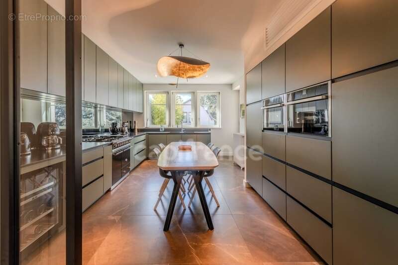 Maison bourgeoise 255 m² entièrement rénovée, parc clos et arboré de 4 303 m² (piscinable), 3 garages, terrasse, jacuzzi - photo 48