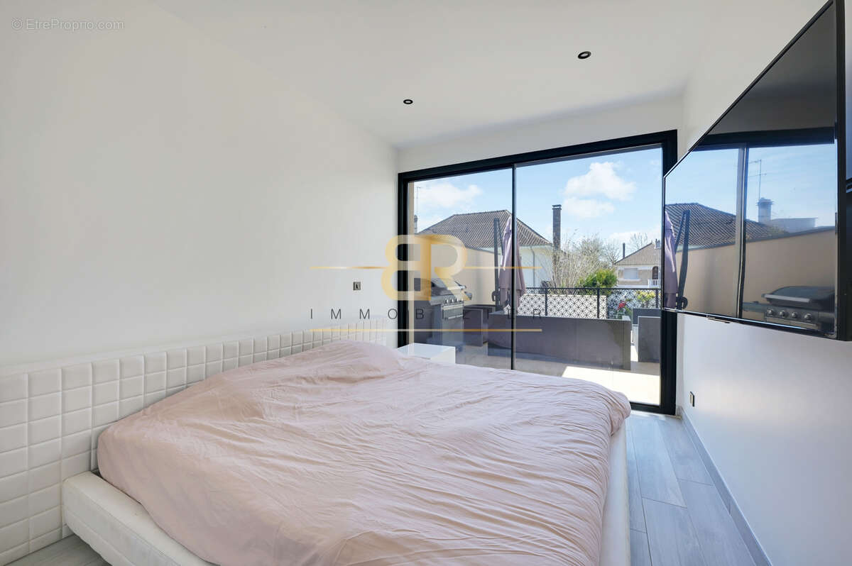 Maison à CHENNEVIERES-SUR-MARNE