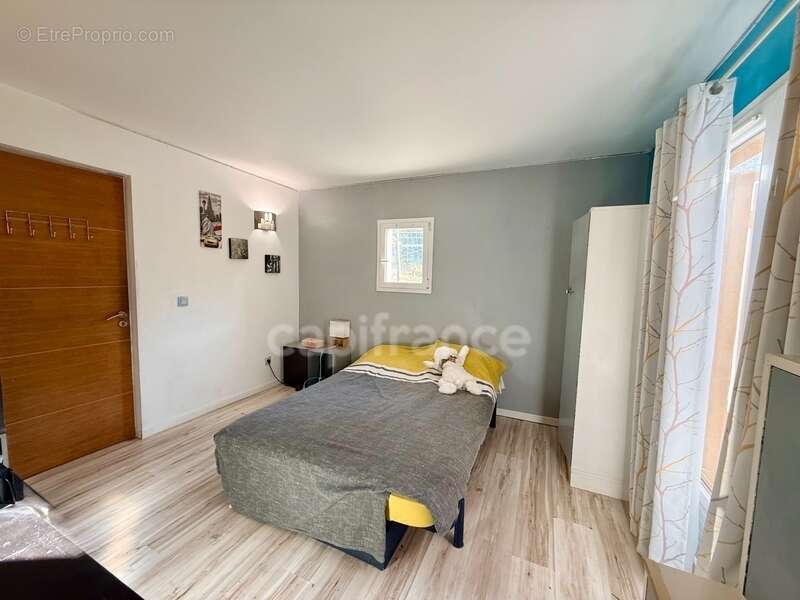 Maison à BAGNOLS-EN-FORET