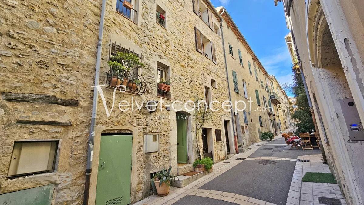 Maison à VALBONNE