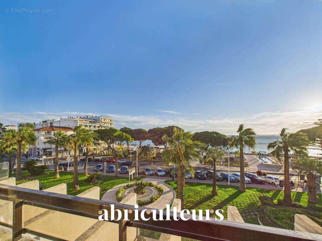 Élégant appartement rénové - 4 Pièces - Terrasse - 84m² - Vue mer panoramique - Juan-les-Pins - photo 11