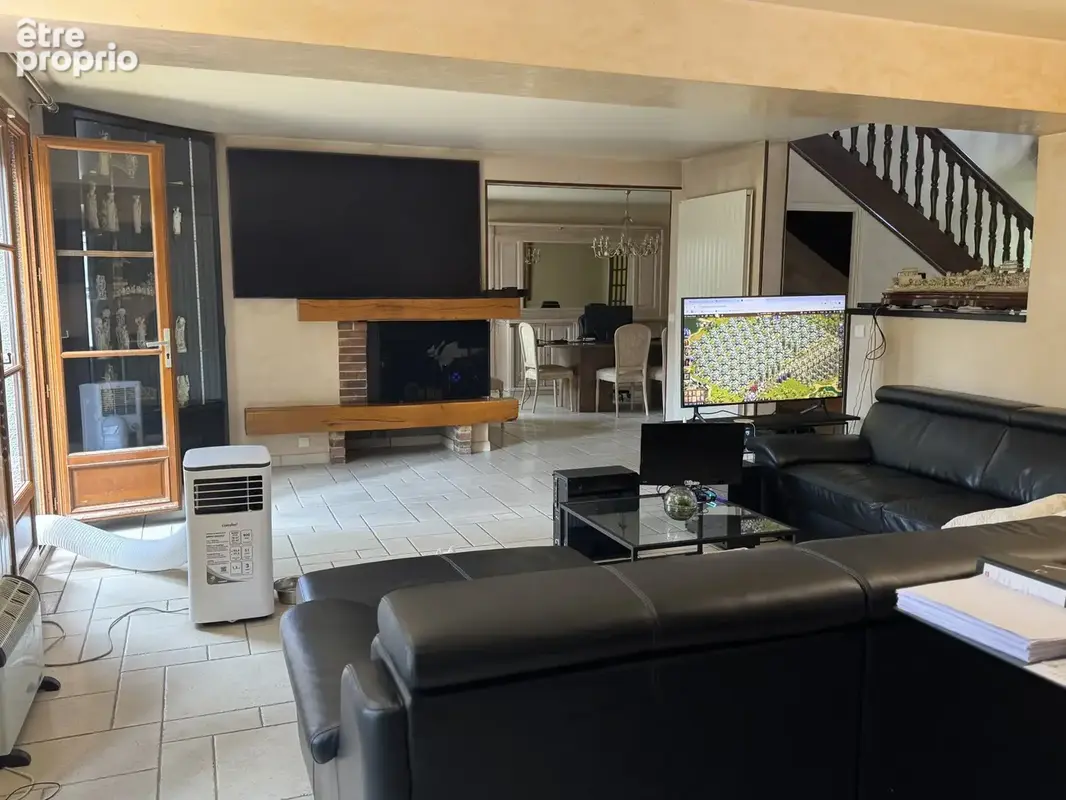 Belle maison familiale de 242 m2 sur terrain de 916 m2   Espaces généreux et prestations de qualité - photo 3