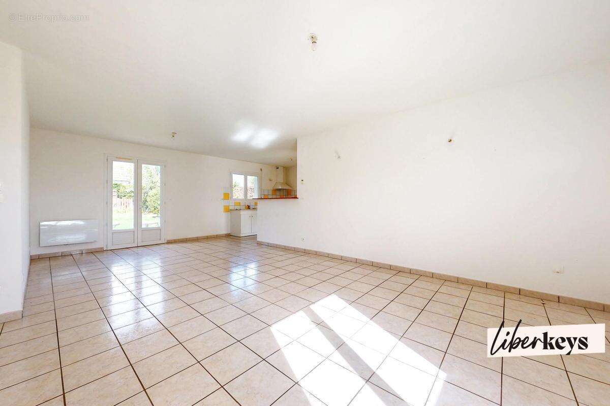 Maison à NOUAILLE-MAUPERTUIS