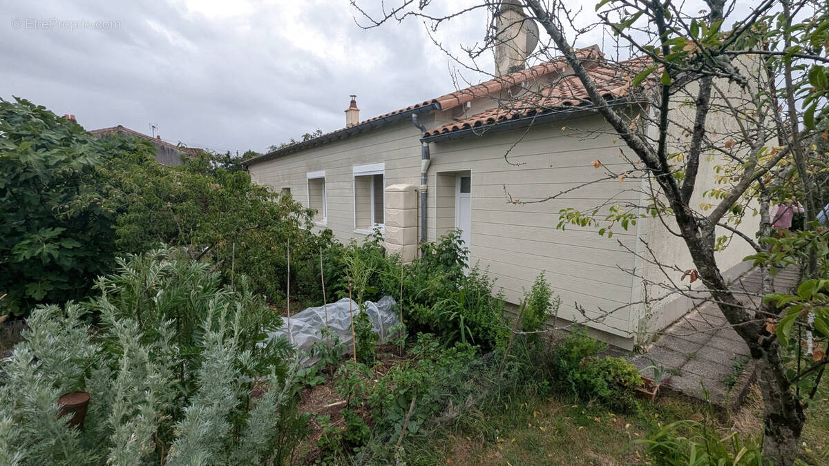 Maison à MAGNE