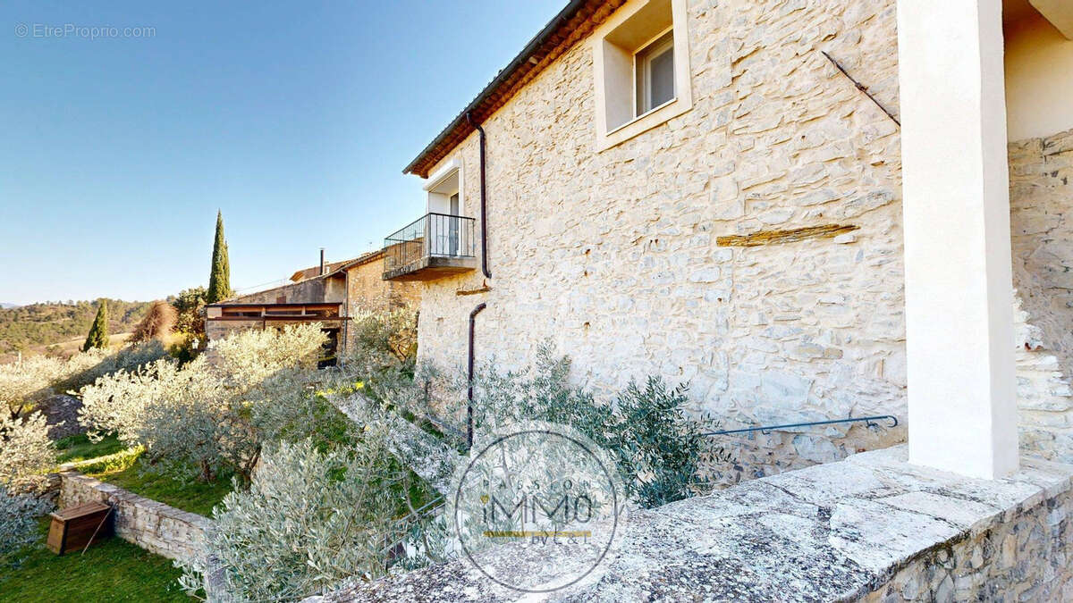 Maison à CHATEAUNEUF-VAL-SAINT-DONAT