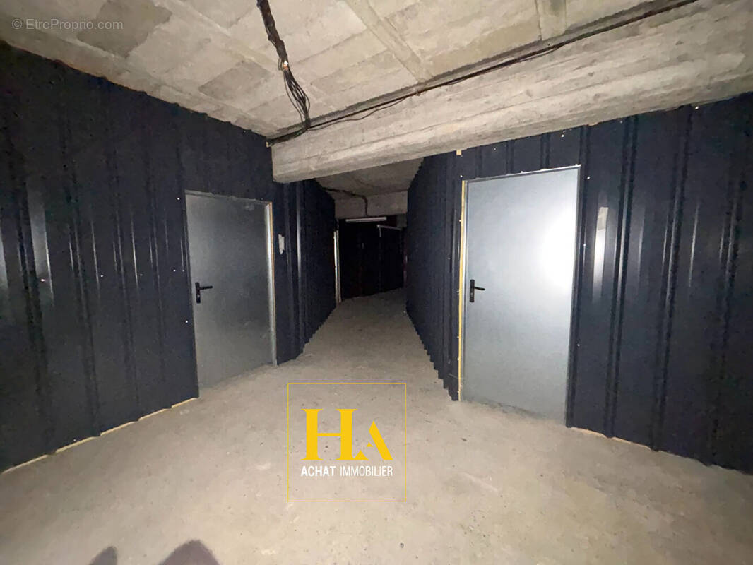 Commerce à SAINT-BARTHELEMY-DE-VALS