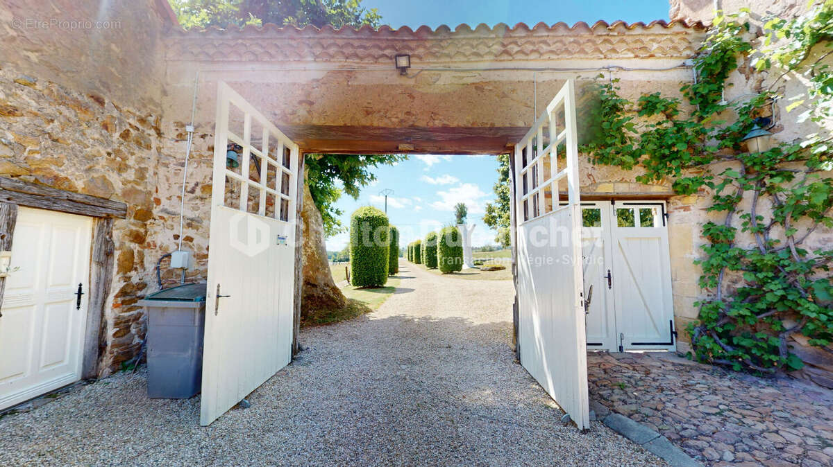 Maison à SAINT-PAUL-DE-VEZELIN
