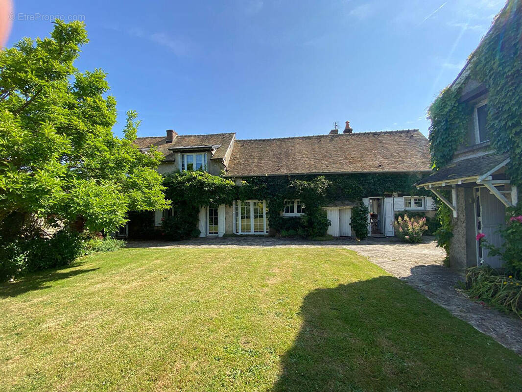 Maison à HOUDAN