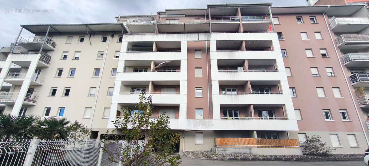 Appartement à BILLERE