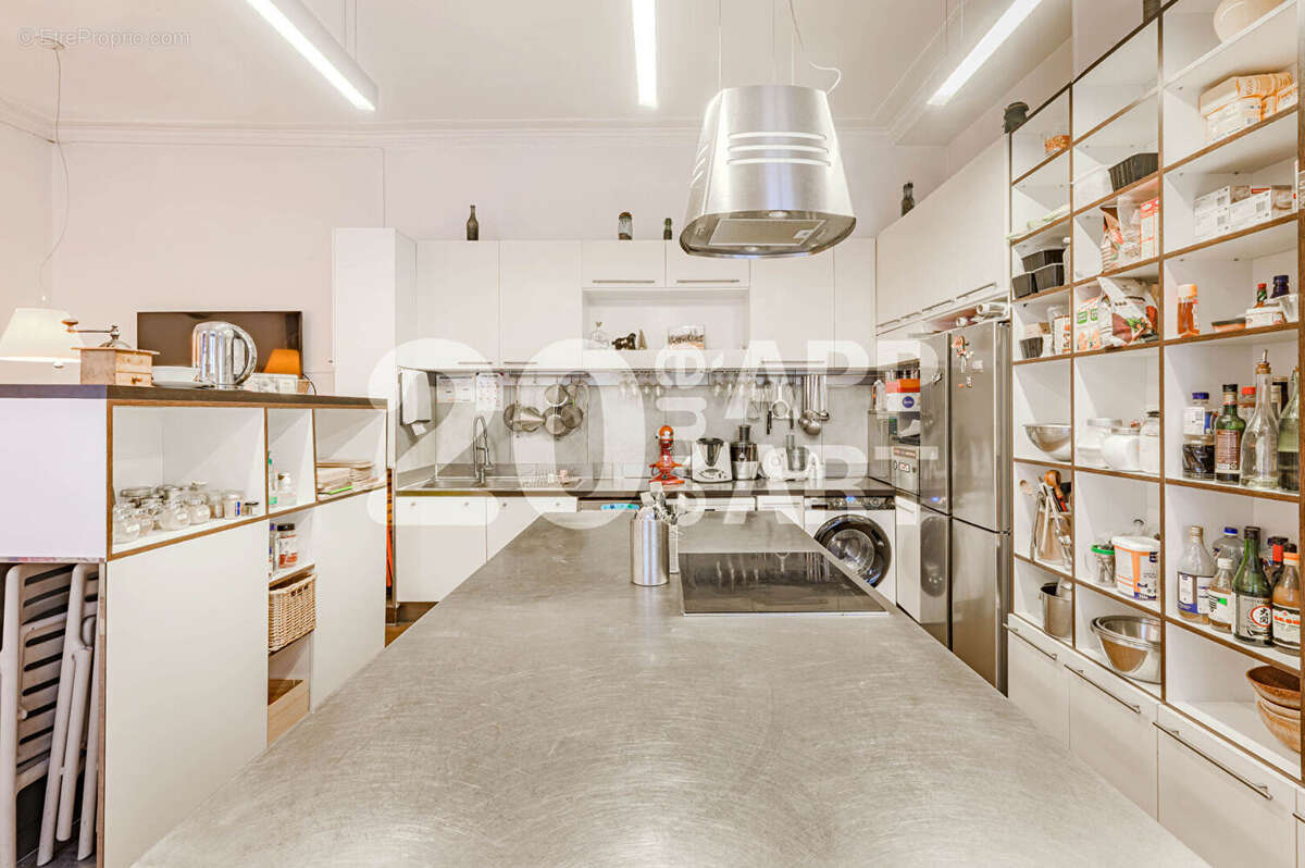 Commerce à PARIS-2E