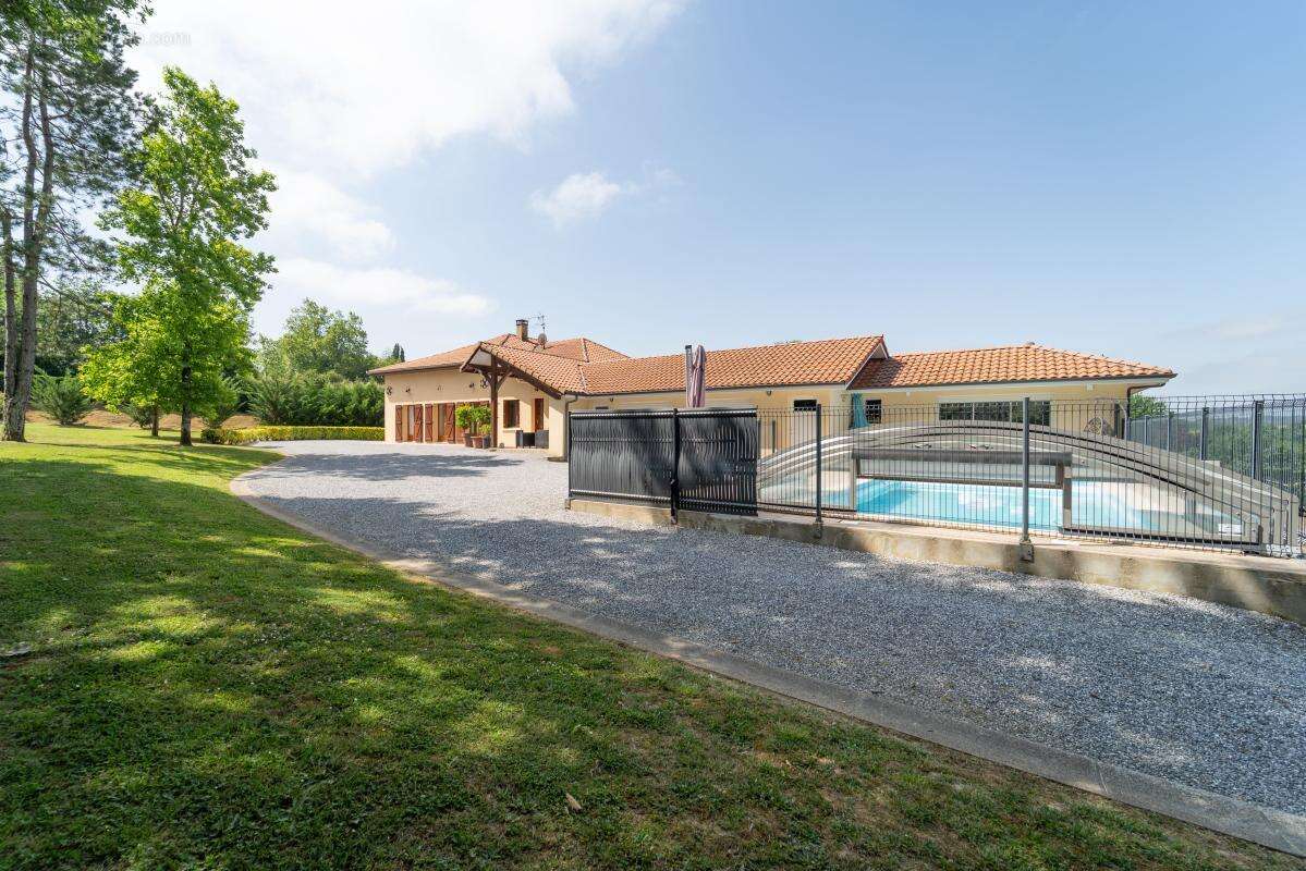 Maison 3 chambres avec grand terrain et prestations de qualité - photo 12