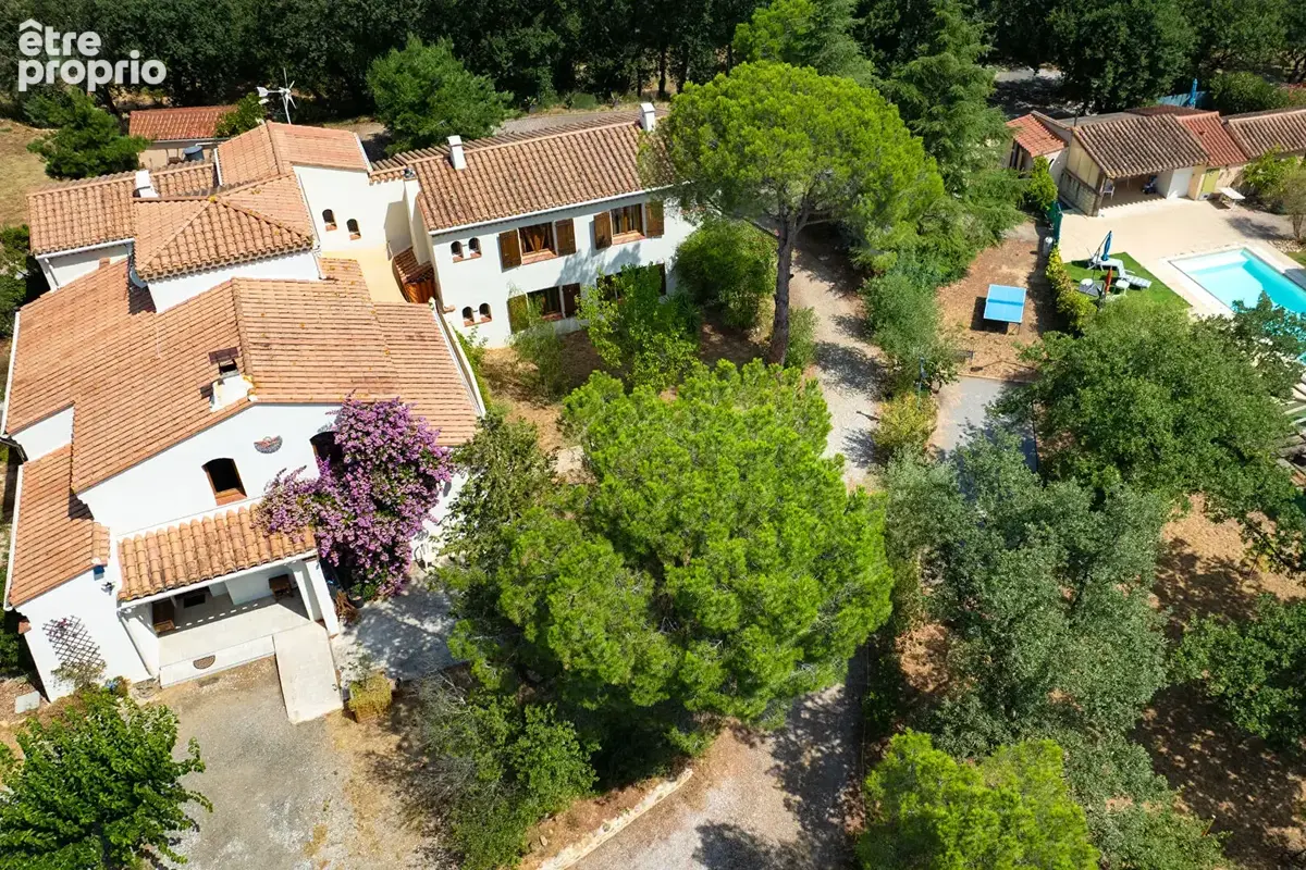 domaine  avec Gîtes, deux maisons et roulotte. - photo 2