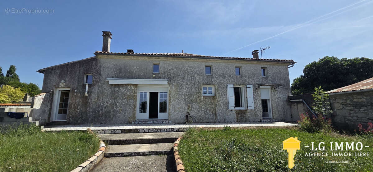 Maison à SAINT-ROMAIN-SUR-GIRONDE
