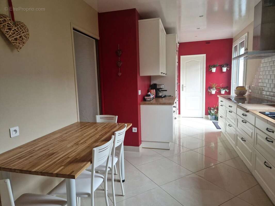 Maison à VOISINS-LE-BRETONNEUX