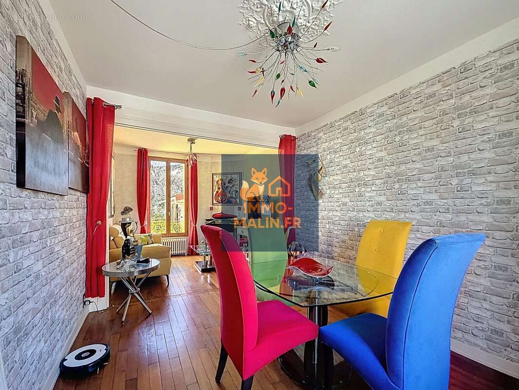 Salon + Salle à manger - Maison à NANTERRE