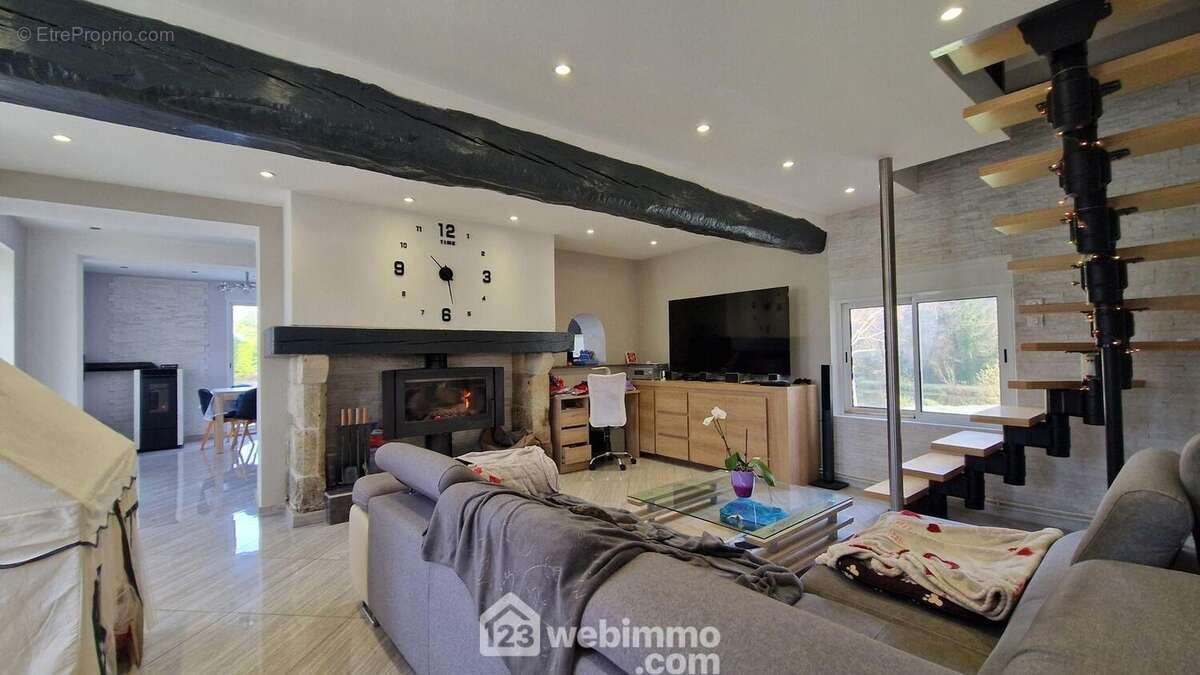 A ses côtés... - Maison à SAINT-GOBAIN