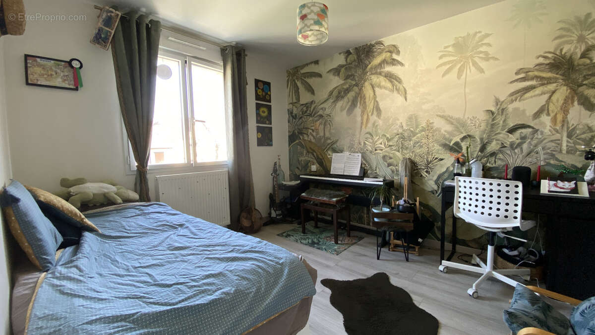 Maison à SAINTE-GENEVIEVE-DES-BOIS