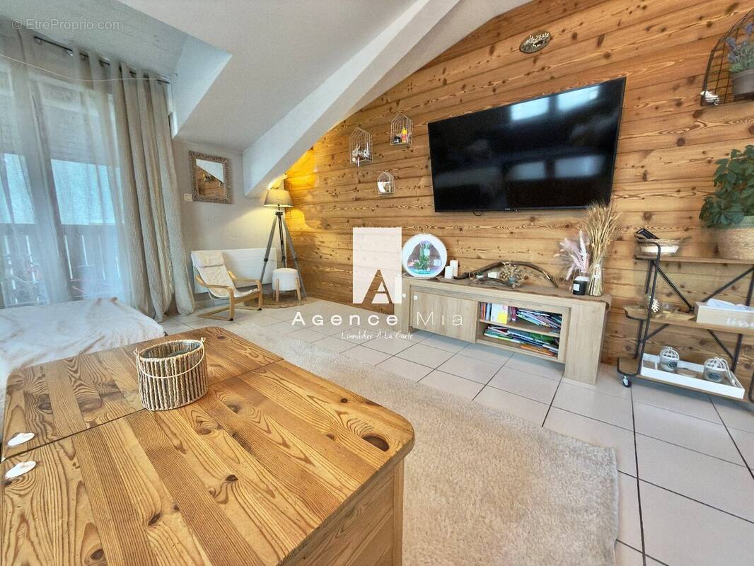 Appartement à REYVROZ