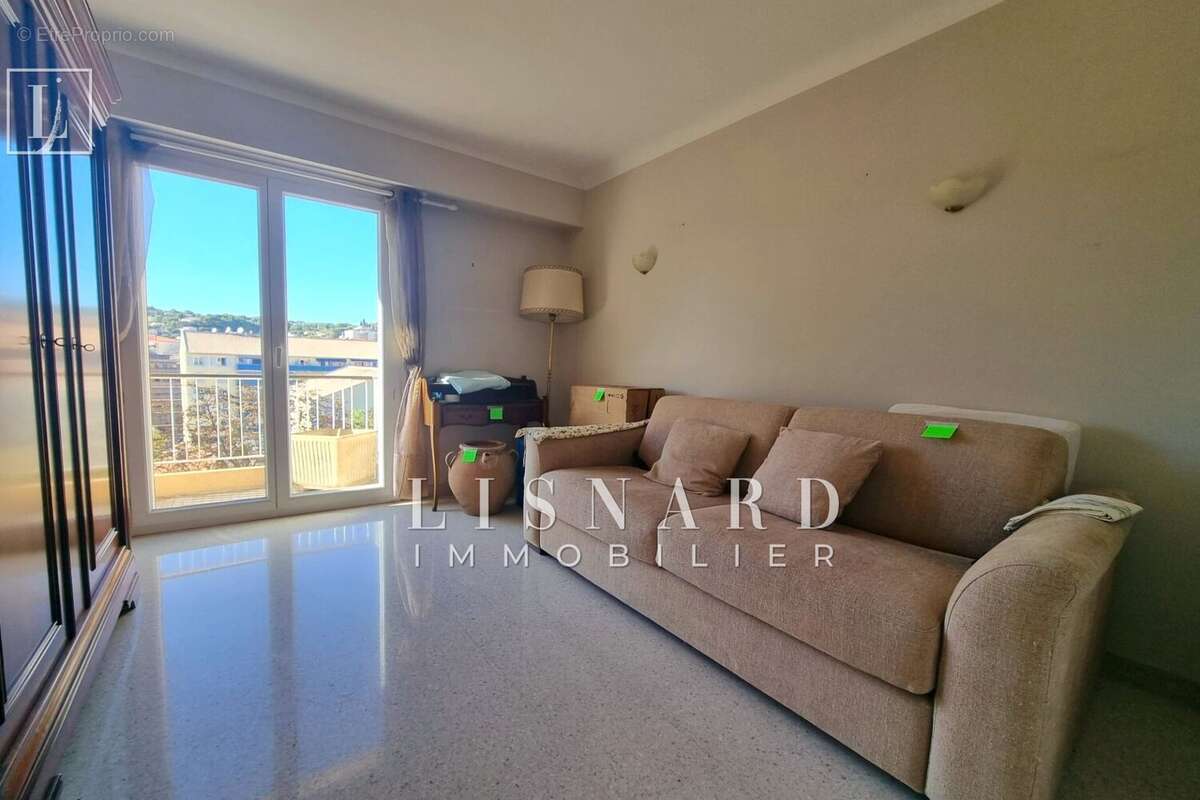 Appartement à VALLAURIS