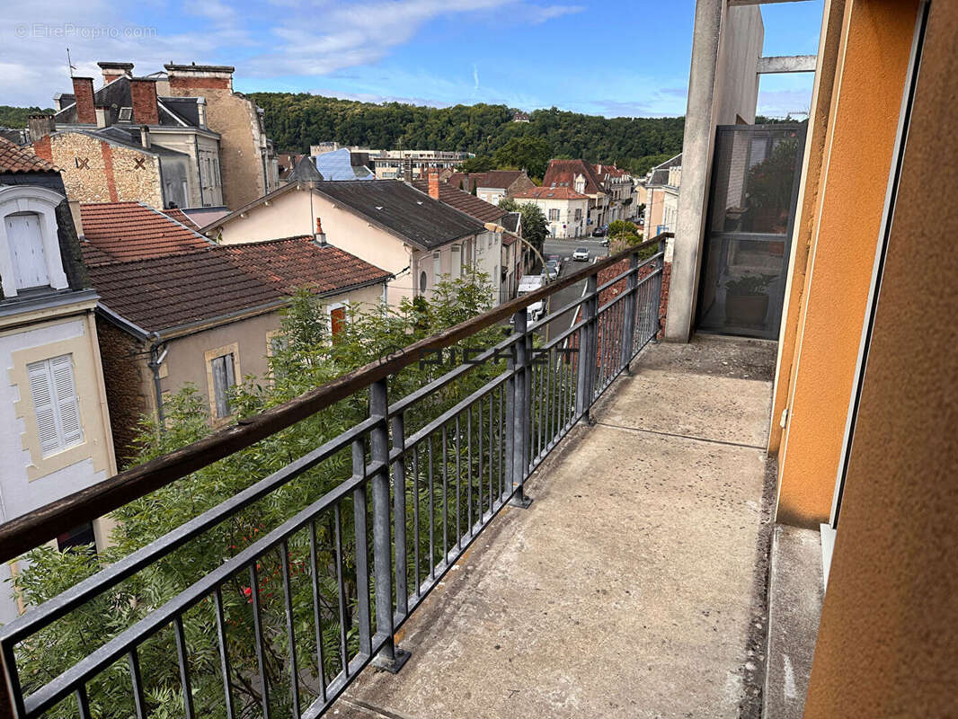 Appartement dernier étage avec terrasse - Parking réservé en sous sol - photo 10