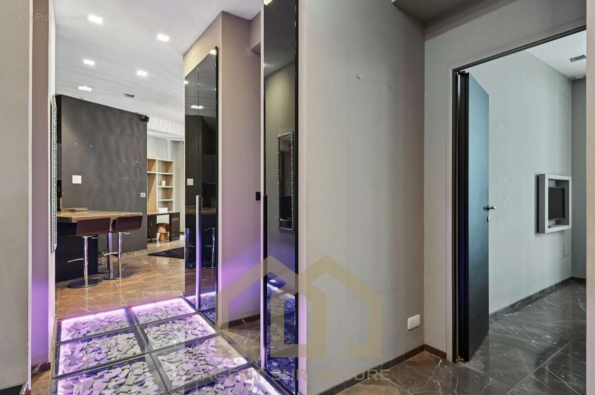 Appartement à PARIS-8E