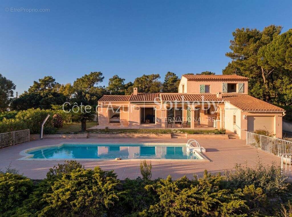 Maison à LES ISSAMBRES