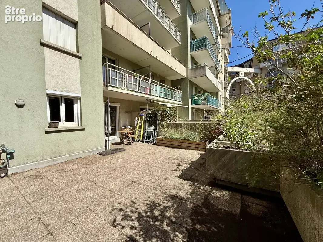 Grenoble – polygone – t2 avec terrasse de plus de 45 m² - photo 3