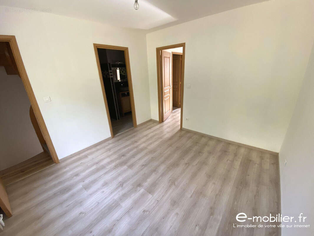 Maison à COURS-LA-VILLE