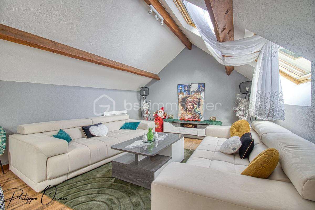 Commerce à VARREDDES