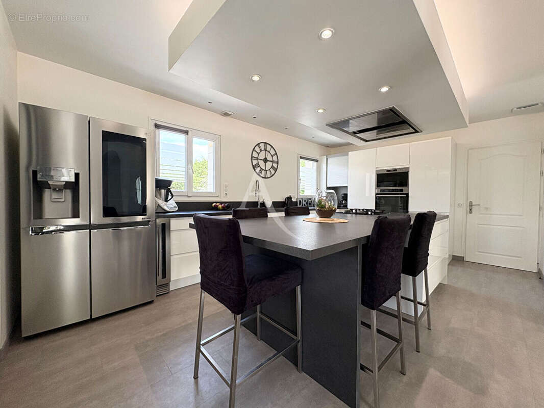 Maison à SAINTE-RADEGONDE-DES-NOYERS