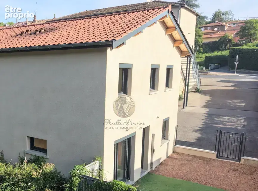 THURINS   Maison construite en 2023 avec cour de 60 m2, 2 stationnements. - photo 11