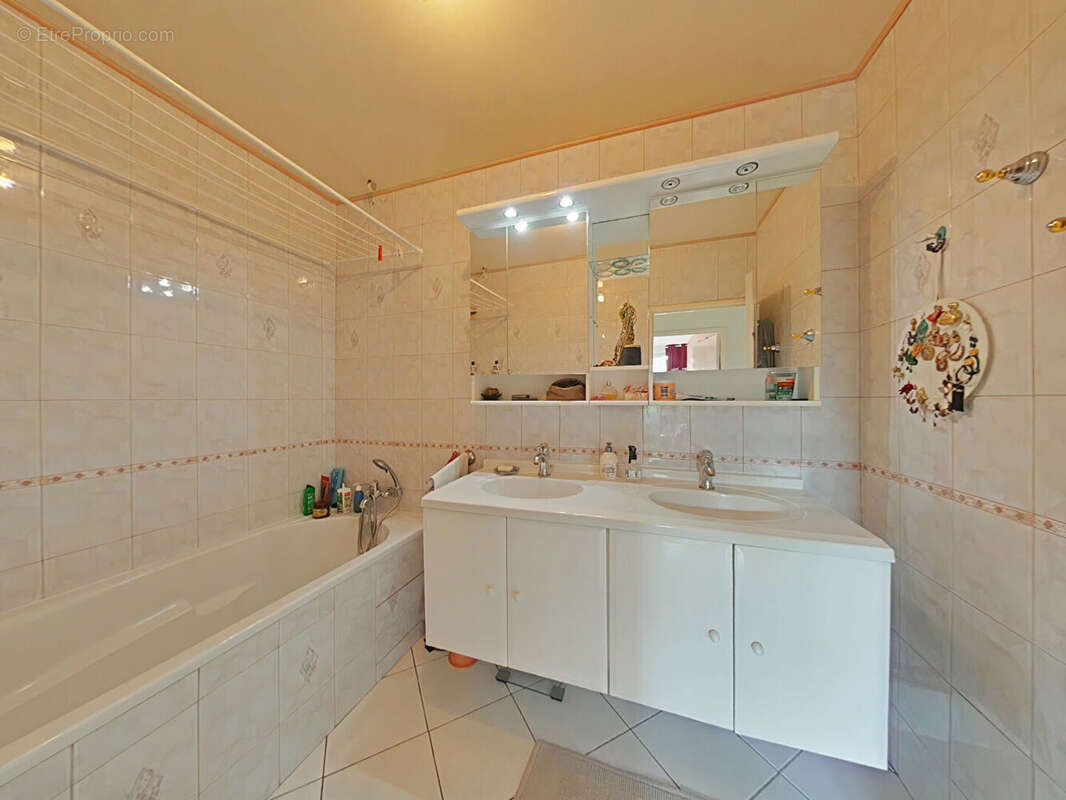 Appartement à FONTENAY-LE-FLEURY