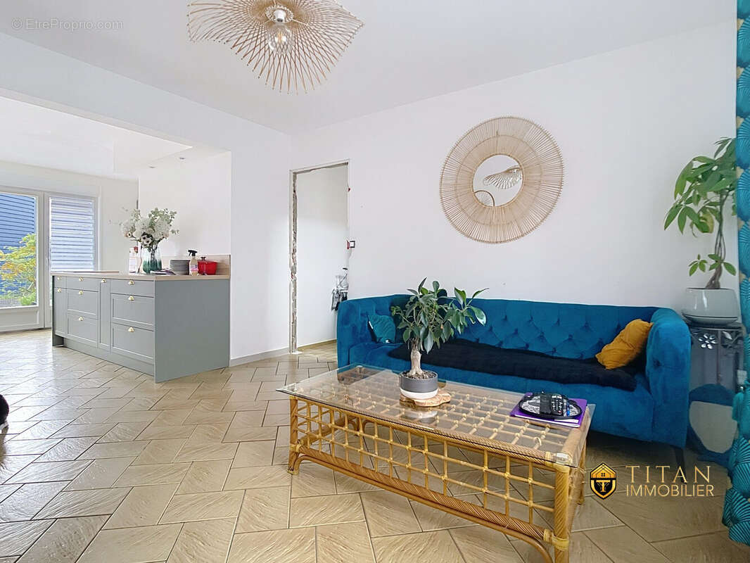 Maison individuelle 3 chambres, garage, jardin et local loué à Oye-plage - Maison à OYE-PLAGE